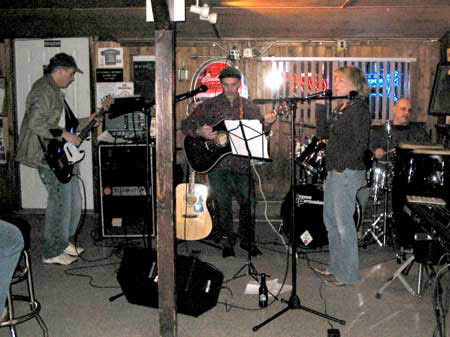 Johnny Keys on bass, Paul, Jill and Rich